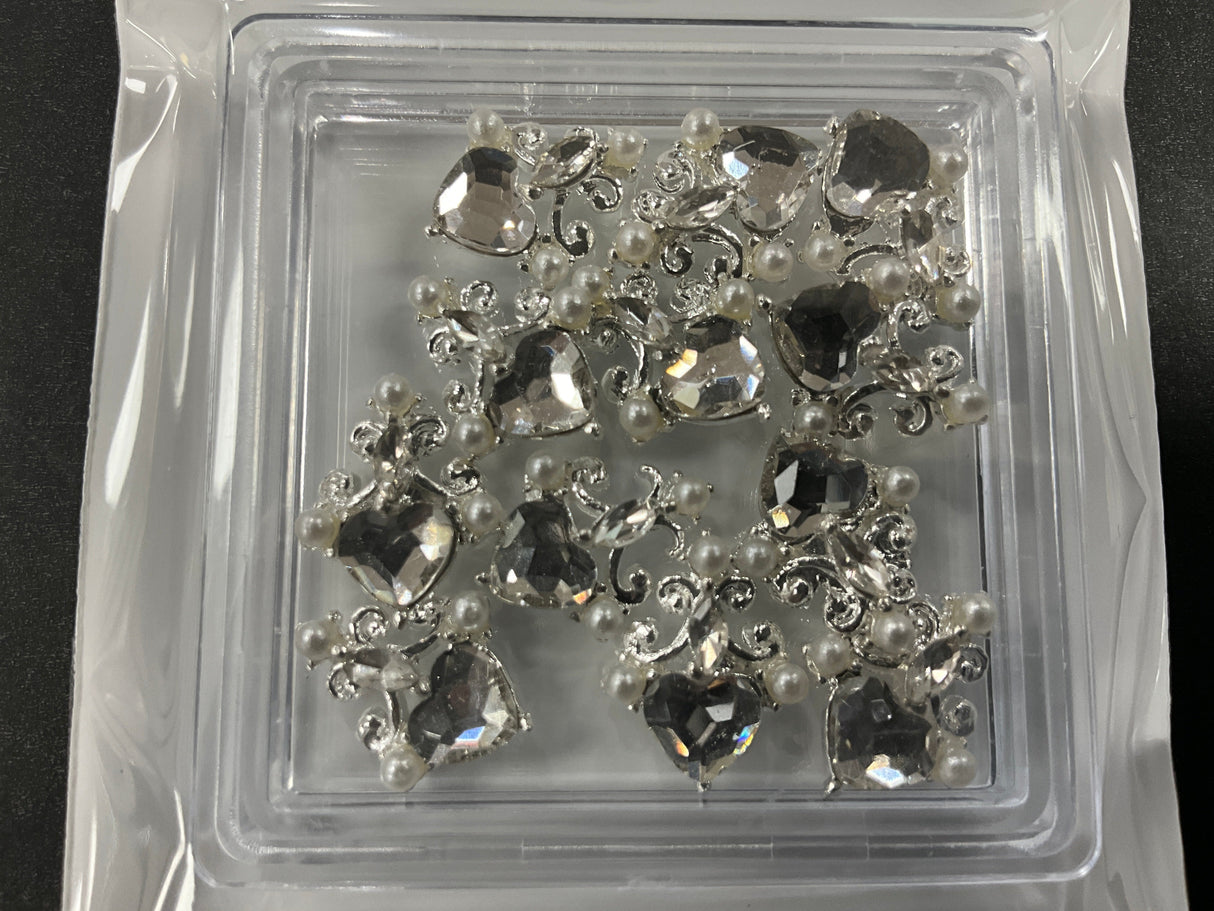 HEART PEARL NAIL CHARMS | 10pcs