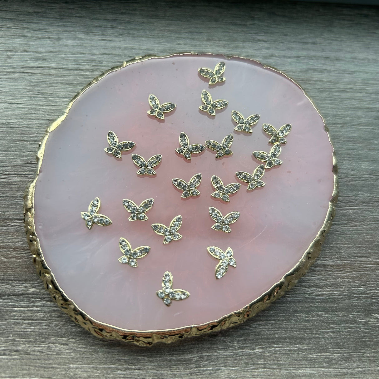 CLEAR BUTTERFLY CHARM - BAG OF 20 PCS | 01